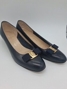 Navy Vara Bow Pump Shoes Size 8.5